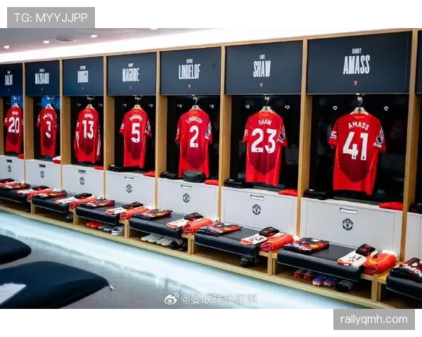 曼联更衣室矛盾再度曝光，球队内部问题延续，对赛季表现形成持续影响