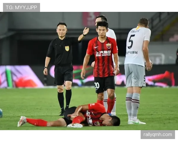 足球比赛恢复规则详解:中断后裁判恢复比赛的判罚条件与流程 足球比赛恢复规则详解:中断后裁判恢复比赛的判罚条件与流程
